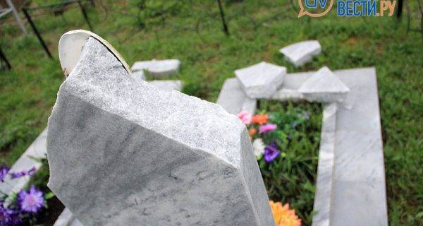 На Билимбаевском кладбище снова устроили погром