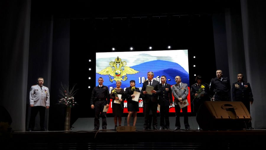 Полицейские Первоуральска отметили профессиональный праздник большим концертом