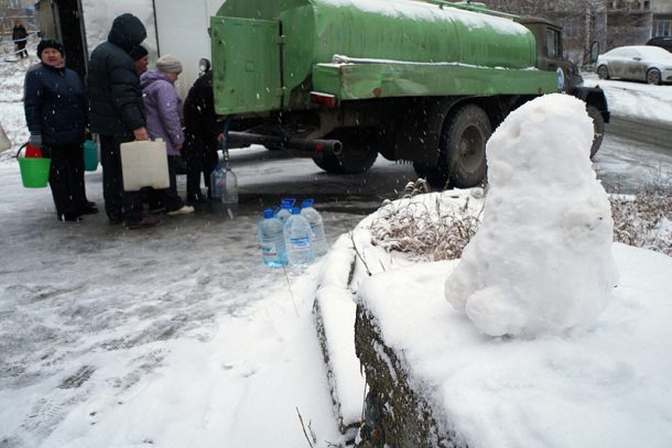 В Первоуральске в районе улицы Емлина и проспекта Ильича вторые сутки нет ни горячей, ни холодной воды