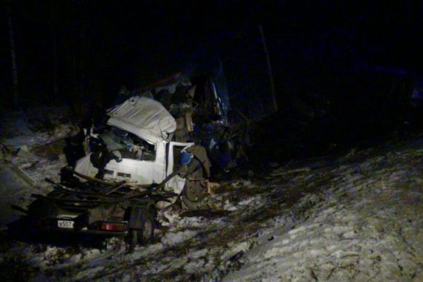 Три человека погибли сегодня ночью в ДТП на автодороге Пермь-Екатеринбург. Видео