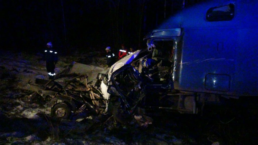 Три человека погибли сегодня ночью в ДТП на автодороге Пермь-Екатеринбург. Видео