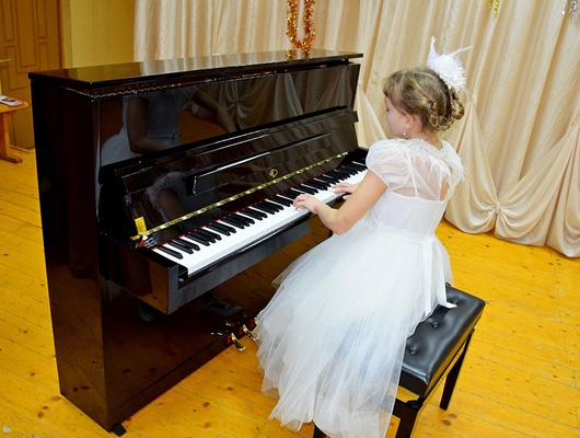 Музыкальные школы Старого Оскола получили 12 пианино по федеральной программе